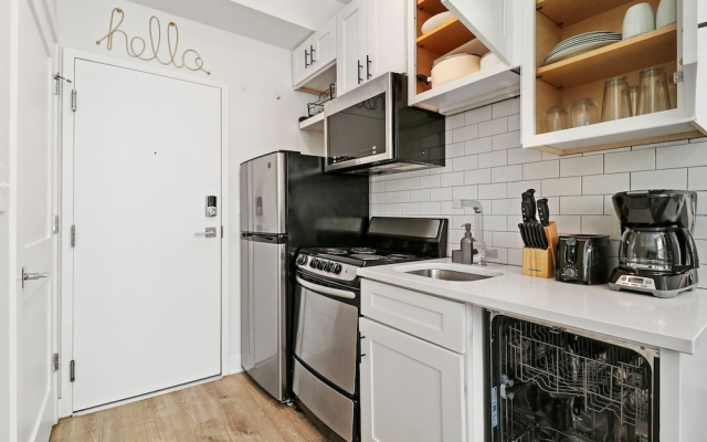 Nice & Comfy Studio Apt in Uptown