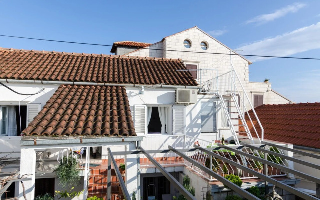 White Wave Guest House