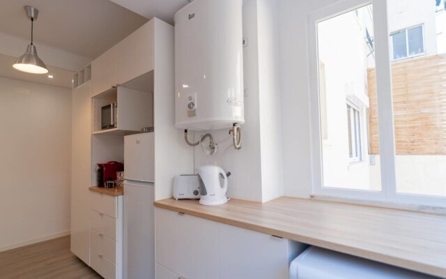Spacious Basement in Alameda With Lovely Terrace!