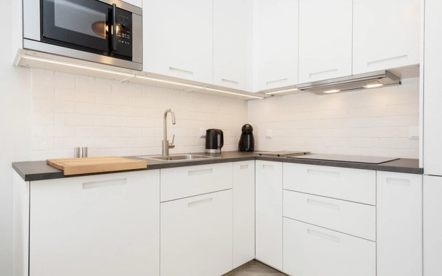 Rondo Wiatraczna Warsaw by Renters
