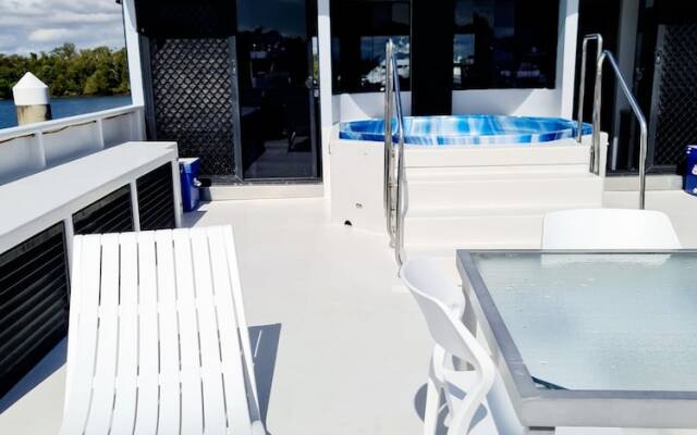 Coomera Houseboats