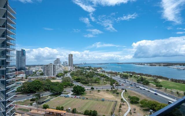 Iconic Luxury Apt with Sea View