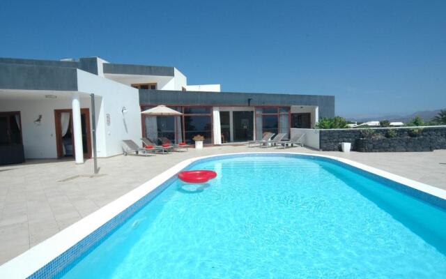 Villa Montana baja - A Stunning 7 Bedroom Villa - Perfect For Large Families And Friends