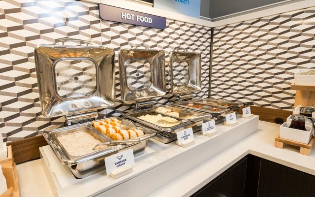 Holiday Inn Express Clinton by IHG