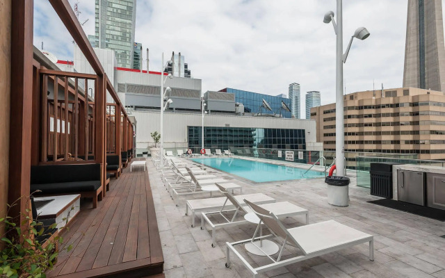 Life Suites Loft - CN Tower