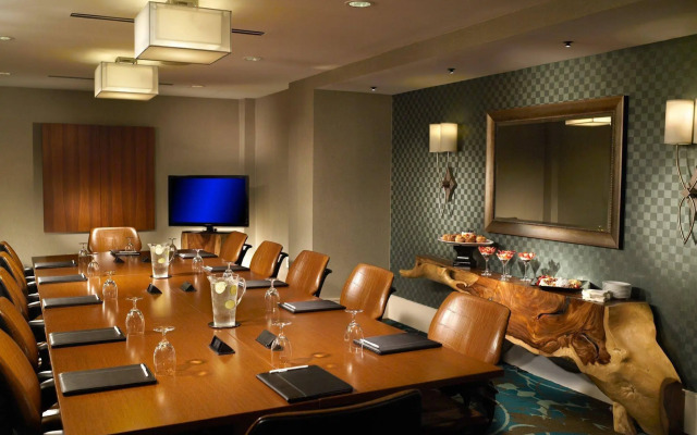 Crowne Plaza Charleston Airport - Conv Ctr by IHG