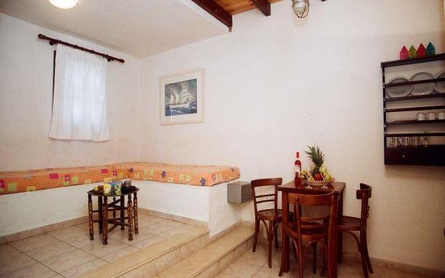Irida Apartments