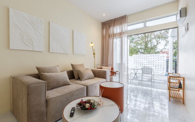 2 Bedroom Landed House Near Icon City BM