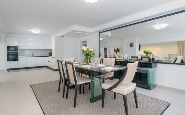 Voula Luxury Modern Living with Garden