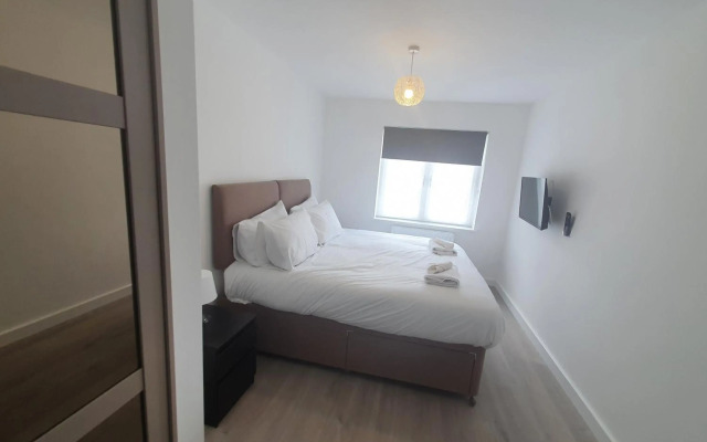 Lovely home close to City Center & Rail Station