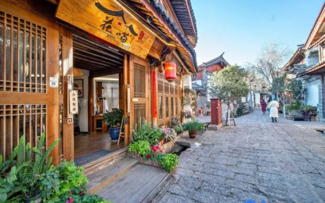 The Meow Blossom Inn (Lijiang Old Town)
