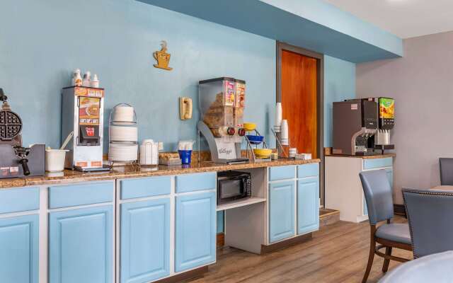 Days Inn & Suites by Wyndham Rocky Mount Golden East