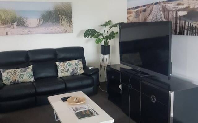 Oceanfront in Surfers Paradise Retreat