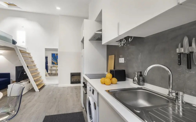 Urban Escape: 1-Br W/Mezzanine Near Campo Ourique