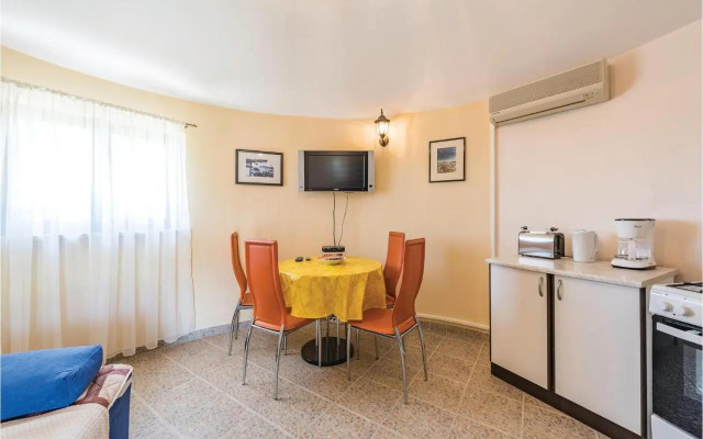 One-Bedroom Holiday Home in Zminj