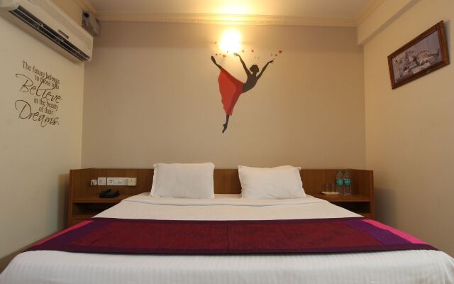 OYO Flagship 8252 Aayush Corporate Stays