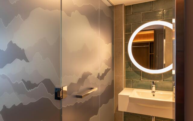 Holiday Inn Express And Suites Queenstown by IHG