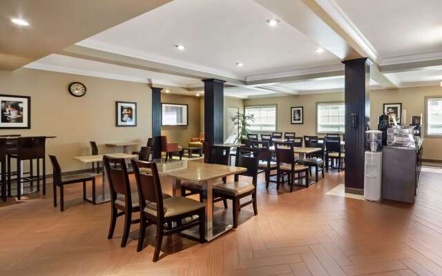 Best Western Plus Peace River Hotel & Suites