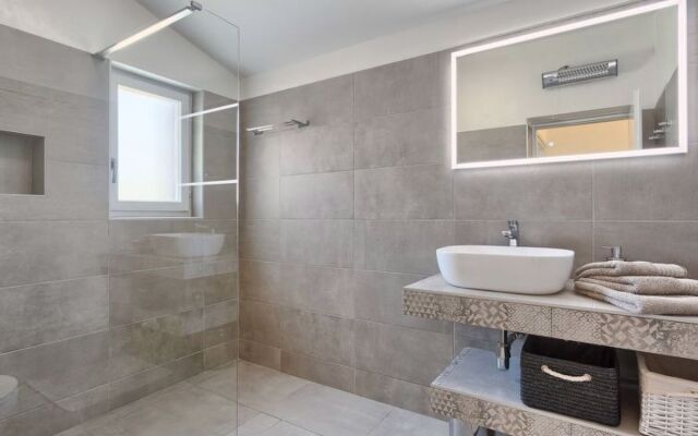 House Lino ?A tinjan
