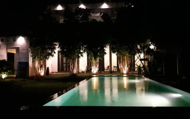 Hikka Holiday Inn