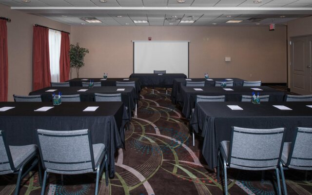 Holiday Inn Express & Suites Wichita Northwest by IHG