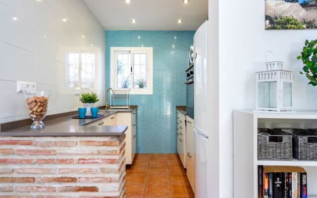 Beachside Apartment with Garden Ref 89