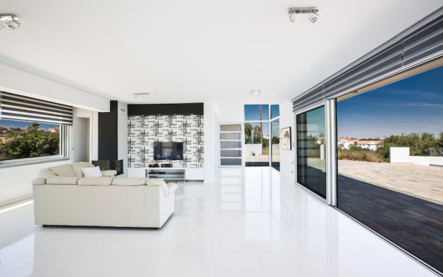 KO1 With Breathtaking sea Views