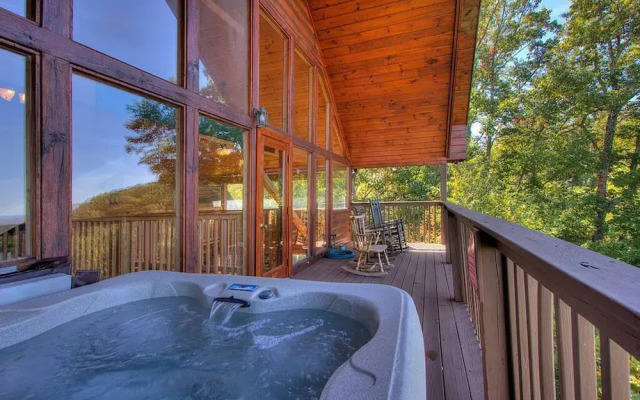 Picturesque 2 2 Close to Parkway