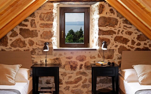 Amazing Home in Bol With 5 Bedrooms, Jacuzzi and Wifi