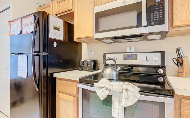 Family Getaway 4BR Townhome by Old Town