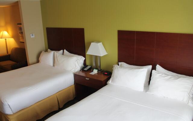 Holiday Inn Express & Suites Starkville by IHG