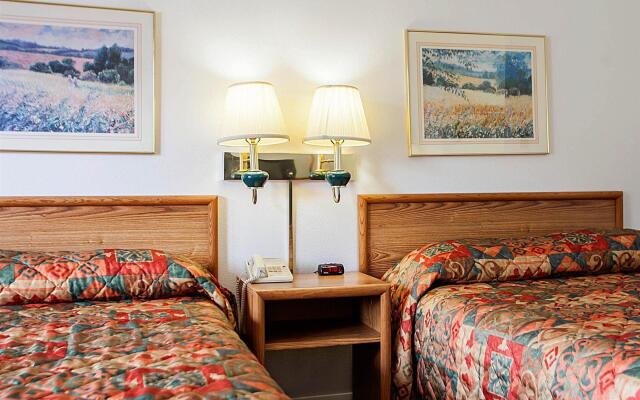 Econo Lodge West Liberty