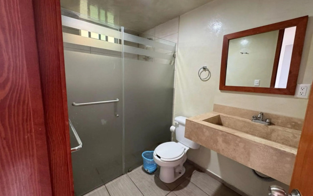 OYO Hotel Familiar Tollan