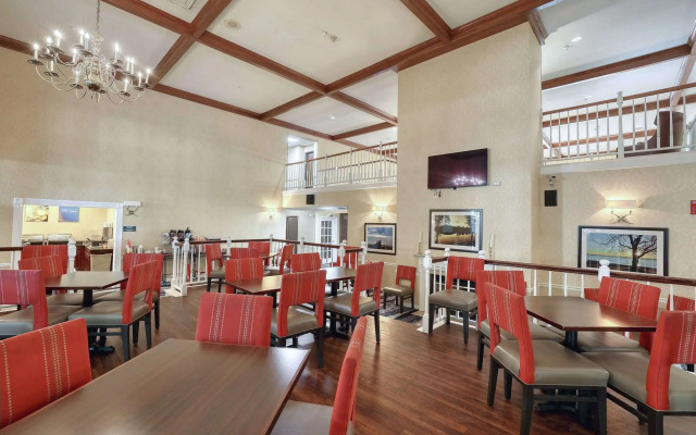 Comfort Suites Appleton Airport
