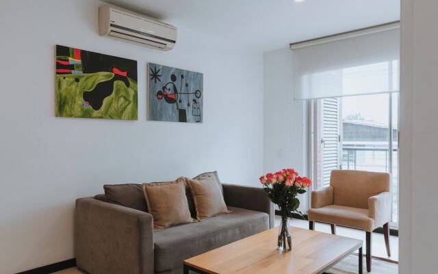 Travelers Orange Suites