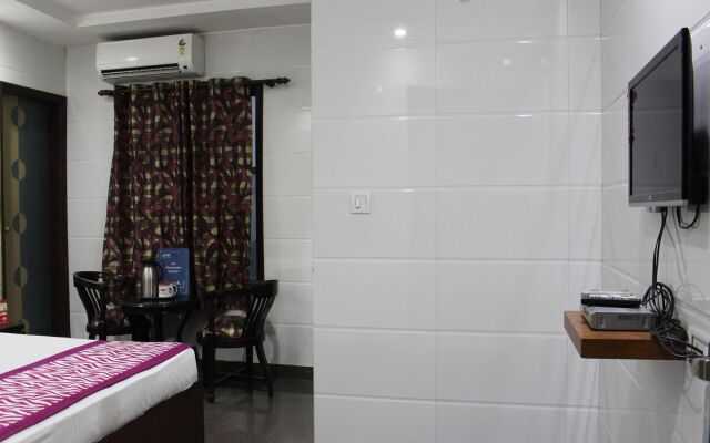 OYO 2705 Hotel Preet Palace