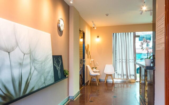 RedDoorz Hotel @ Geylang (SG Clean Certified)