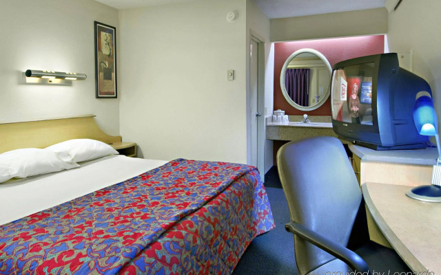 Red Roof Inn Enfield