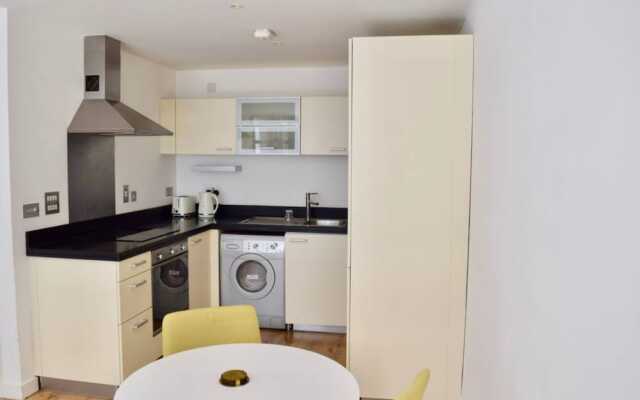 Stylish 1 Bedroom Flat In Amazing Location
