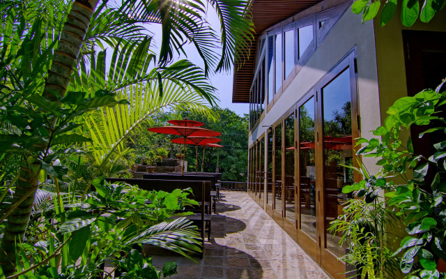 Hotel by the Red Canal