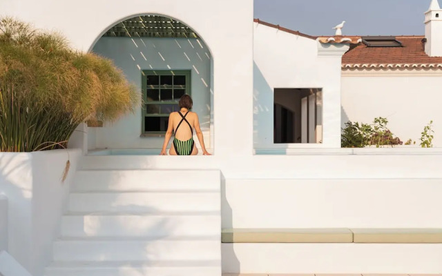 The Green House by Santiago de Alfama