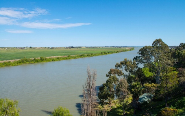 Riverside Hotel – Outside – Tailem Bend