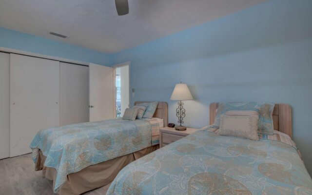 Jamaica Royale Beach Waves