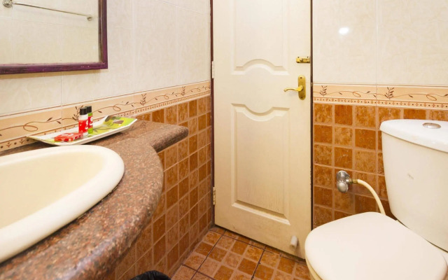 OYO 331 Hotel Skanda Shelters