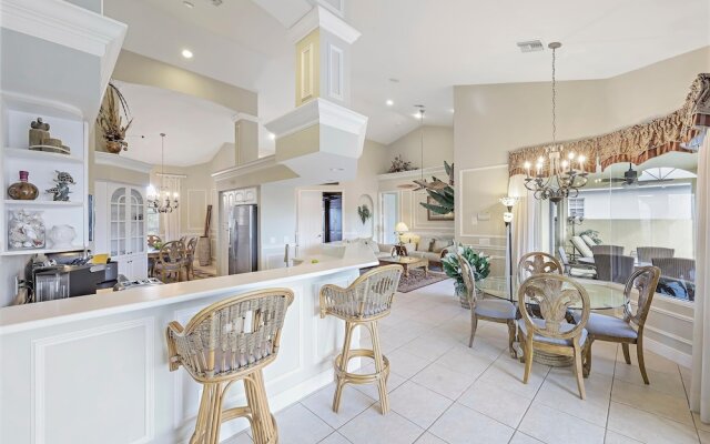 Large Waterfront Home With All-day sun on Pool