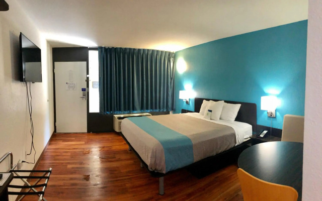 Motel 6 Nashville, TN - Airport