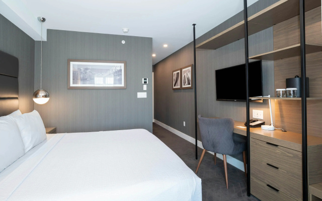 Sandman Signature Calgary Airport Hotel