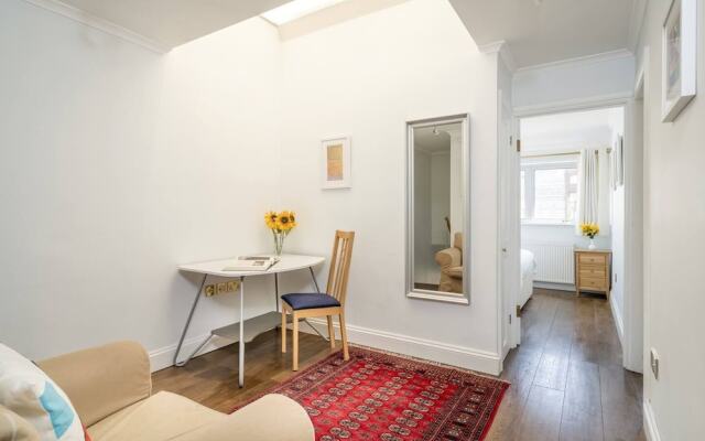 Elegant 3 Bedroom Flat Close to Kensington Garden