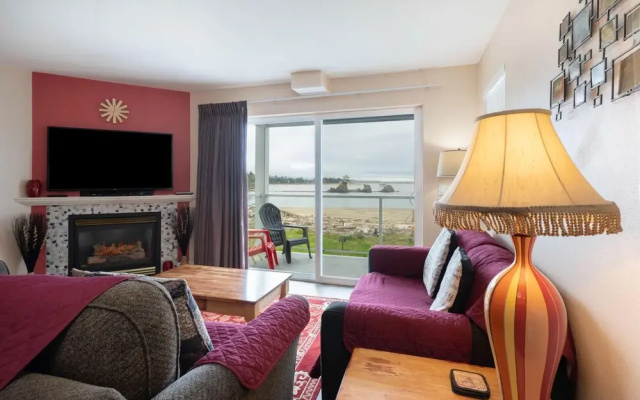 Waters Edge 207