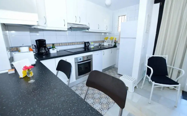 Calahonda - Sleeps 6 - Parking - Garden - Pool